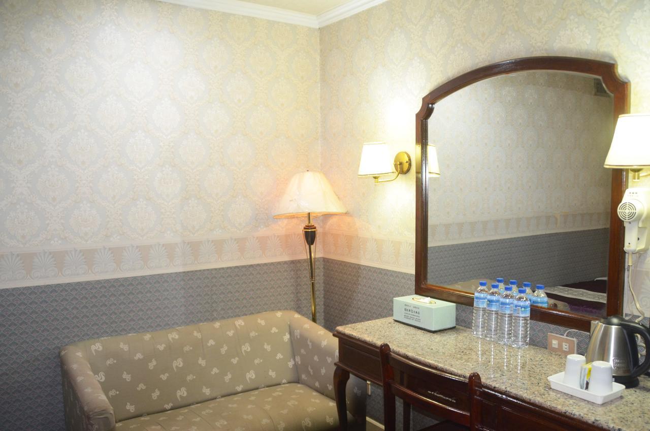Guang Haw Hotel Тайнань Екстер'єр фото